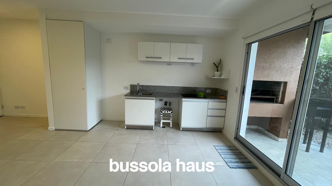 Foto de Departamento dos ambientes planta baja con jardín en Sendero, imagen 3