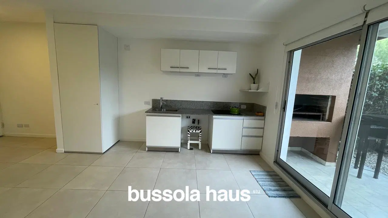 Departamento dos ambientes planta baja con jardín en Sendero 3