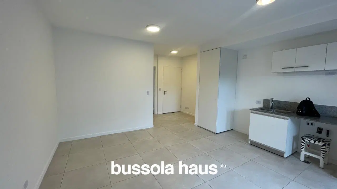 Departamento dos ambientes planta baja con jardín en Sendero 4