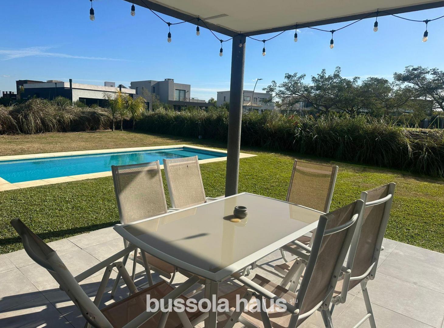 Foto de Casa en alquiler 5 ambientes con pileta barrio Vistas Puertos Escobar, imagen 1