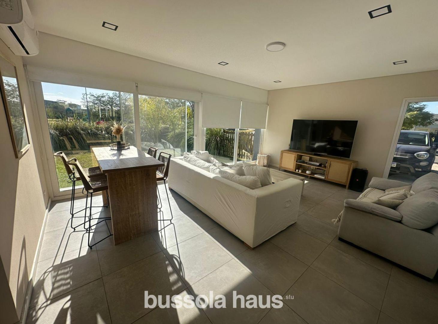 Foto de Casa en alquiler 5 ambientes con pileta barrio Vistas Puertos Escobar, imagen 5