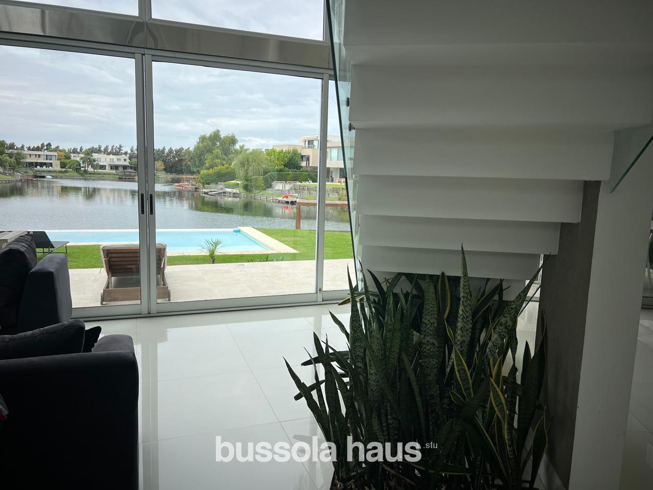 Foto de Casa en Alquiler 4 dormitorios amoblada al lago en Los Alisos Nordelta., imagen 1