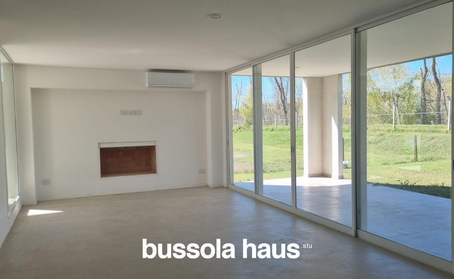 Foto de CASA EN ALQUILER ANUAL EN ACACIAS CON PILETA EN PUERTOS DEL LAGO, imagen 1