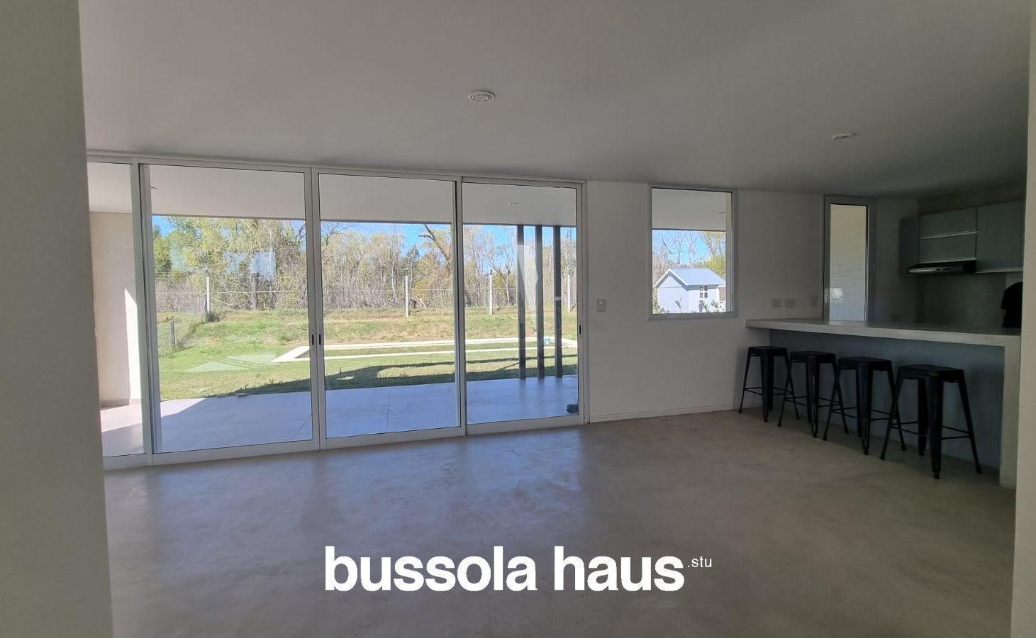 Foto de CASA EN ALQUILER ANUAL EN ACACIAS CON PILETA EN PUERTOS DEL LAGO, imagen 2