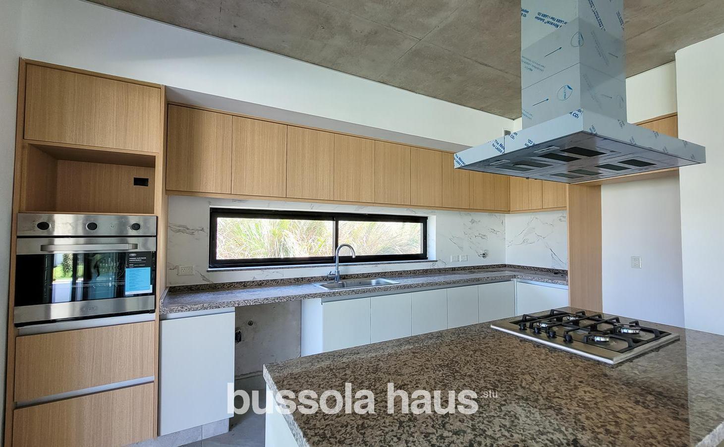 Foto de Casa en venta 6 ambientes con pileta barrio Vistas Puertos Escobar, imagen 3