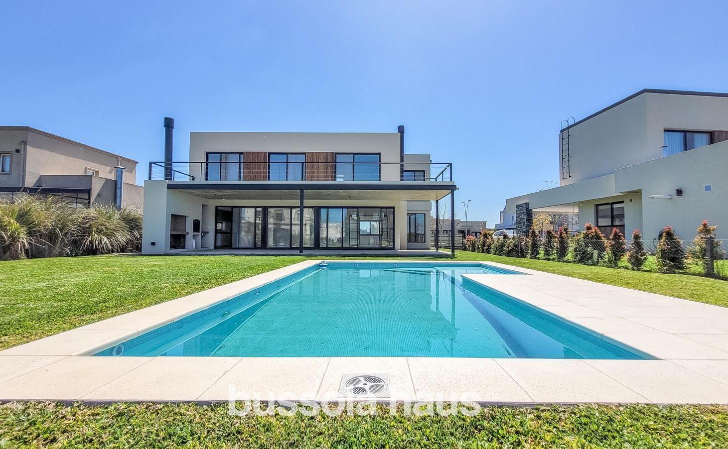 Foto de Casa en venta 6 ambientes con pileta barrio Vistas Puertos Escobar, imagen 5