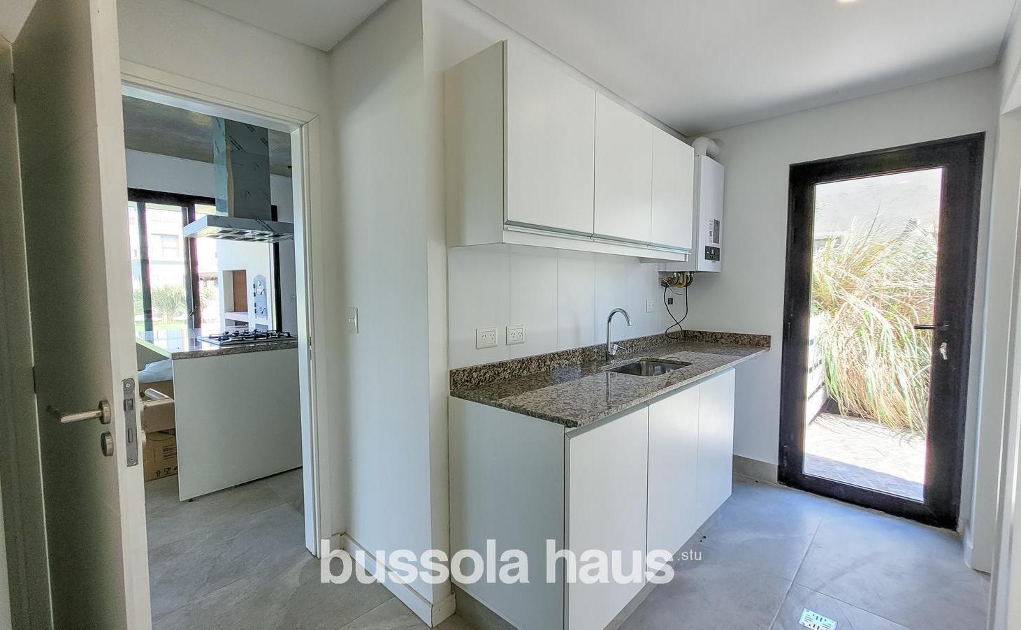 Foto de Casa en venta 6 ambientes con pileta barrio Vistas Puertos Escobar, imagen 4