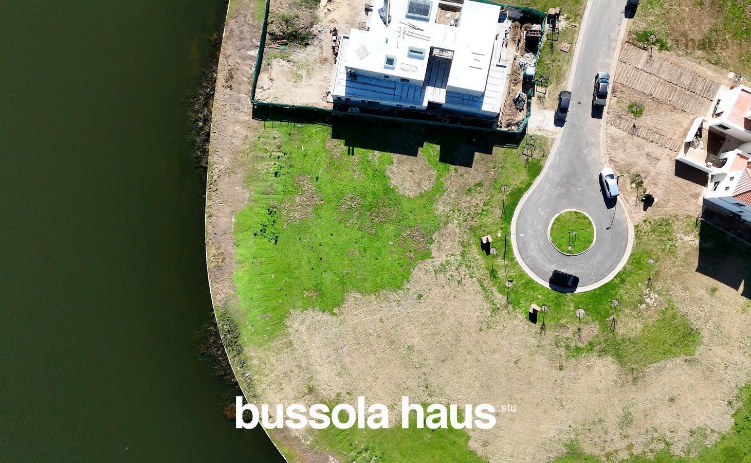 Foto de Terreno en venta al lago con buena orientación en Amarras Puertos, imagen 1