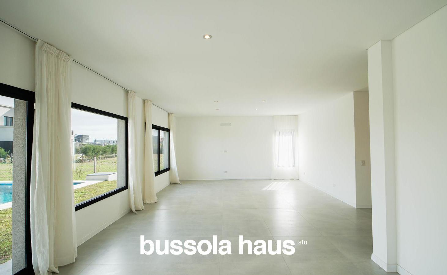 Foto de Casa en venta de 6 ambientes con pileta en Riberas Puertos Escobar, imagen 3