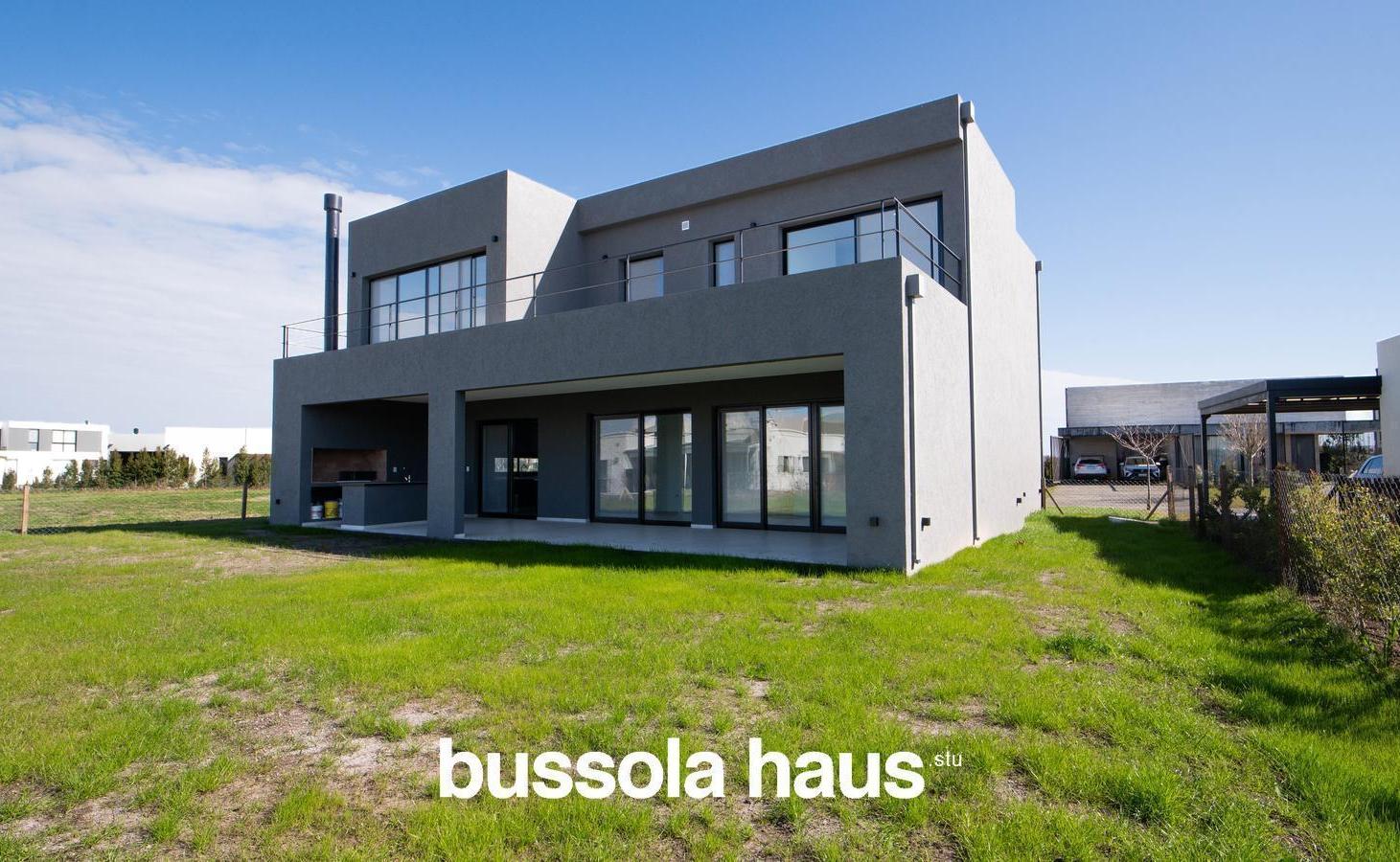 Foto de Casa en venta de 7 ambientes con amplios espacios en Riberas Puertos, imagen 2