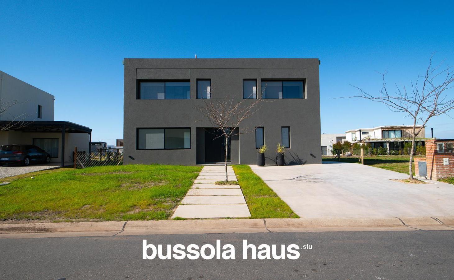 Foto de Casa en venta de 7 ambientes con amplios espacios en Riberas Puertos, imagen 1