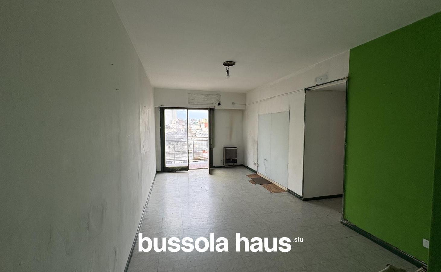 Foto de Departamento en venta de cuatro ambientes a reciclar en Boedo con balcon, imagen 4