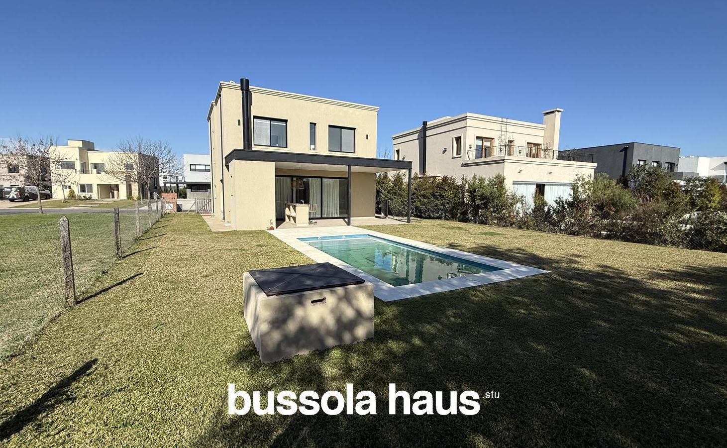 Foto de Casa en alquiler de 5 ambientes con pileta en Araucarias Puertos Escobar, imagen 3
