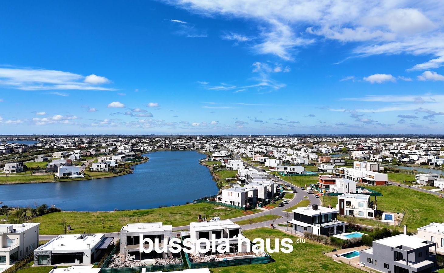 Foto de Casa en venta de 5 ambientes en Riberas Puertos Escobar, imagen 1