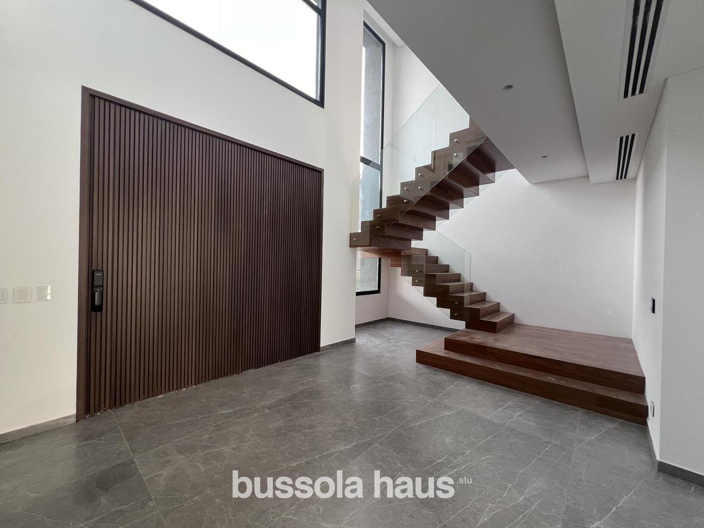 Foto de Casa en Venta con 5 dormitorios al lago en Puertos del Lago, imagen 2