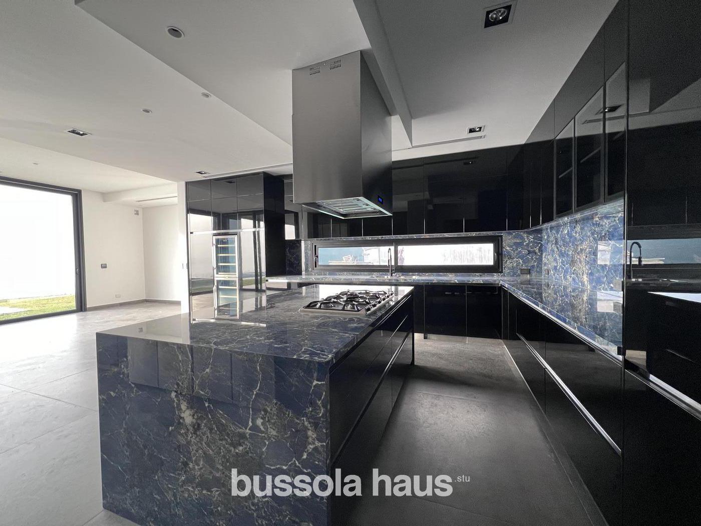 Foto de Casa en Venta con 5 dormitorios al lago en Puertos del Lago, imagen 5
