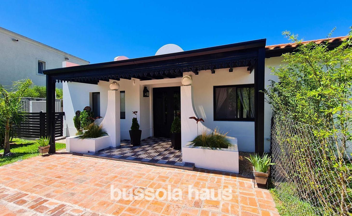 Foto de Casa en venta de 5 ambientes en una planta con pileta en Cantón Escobar, imagen 1