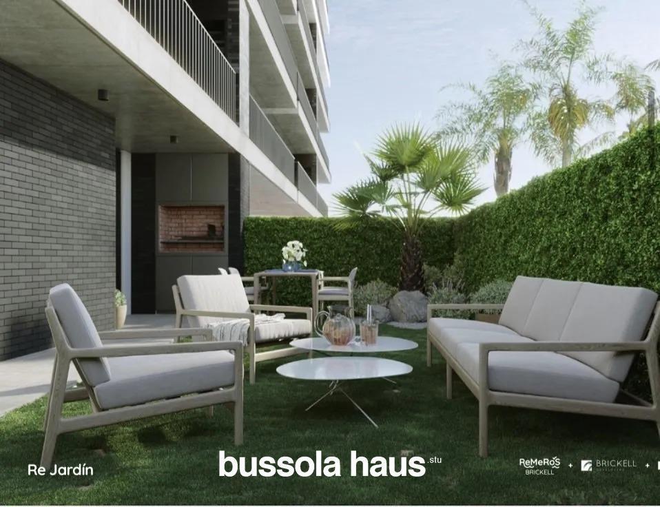 Foto de venta departamento de dos ambientes con jardín y parrilla en remeros, imagen 2