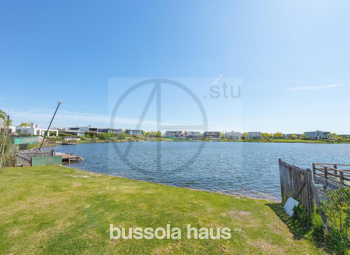 Foto de Casa en venta de 7 ambientes en barrio Marinas Puertos Escobar, imagen 1