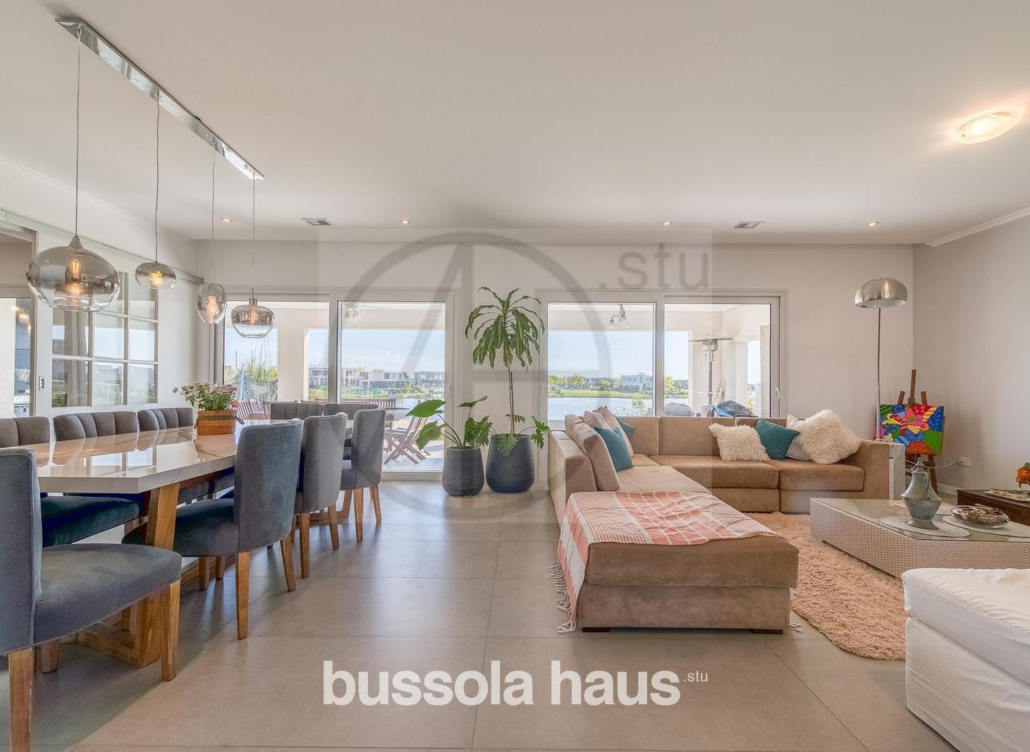 Foto de Casa en venta de 7 ambientes en barrio Marinas Puertos Escobar, imagen 2