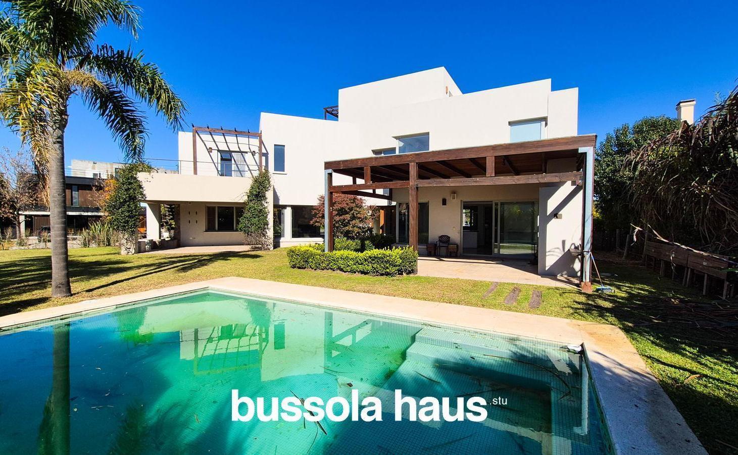 Foto de Casa en venta 5 dormitorios lote interno en Los Castores Nordelta, imagen 2