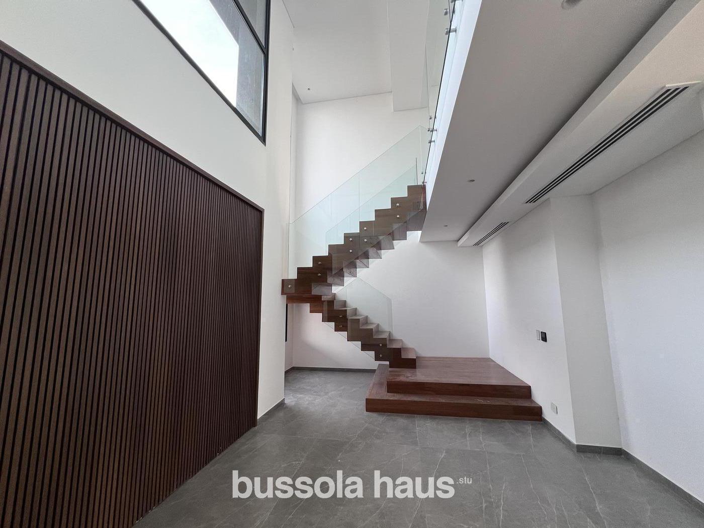 Foto de Casa en Venta con 5 dormitorios al lago en Puertos del Lago, imagen 3