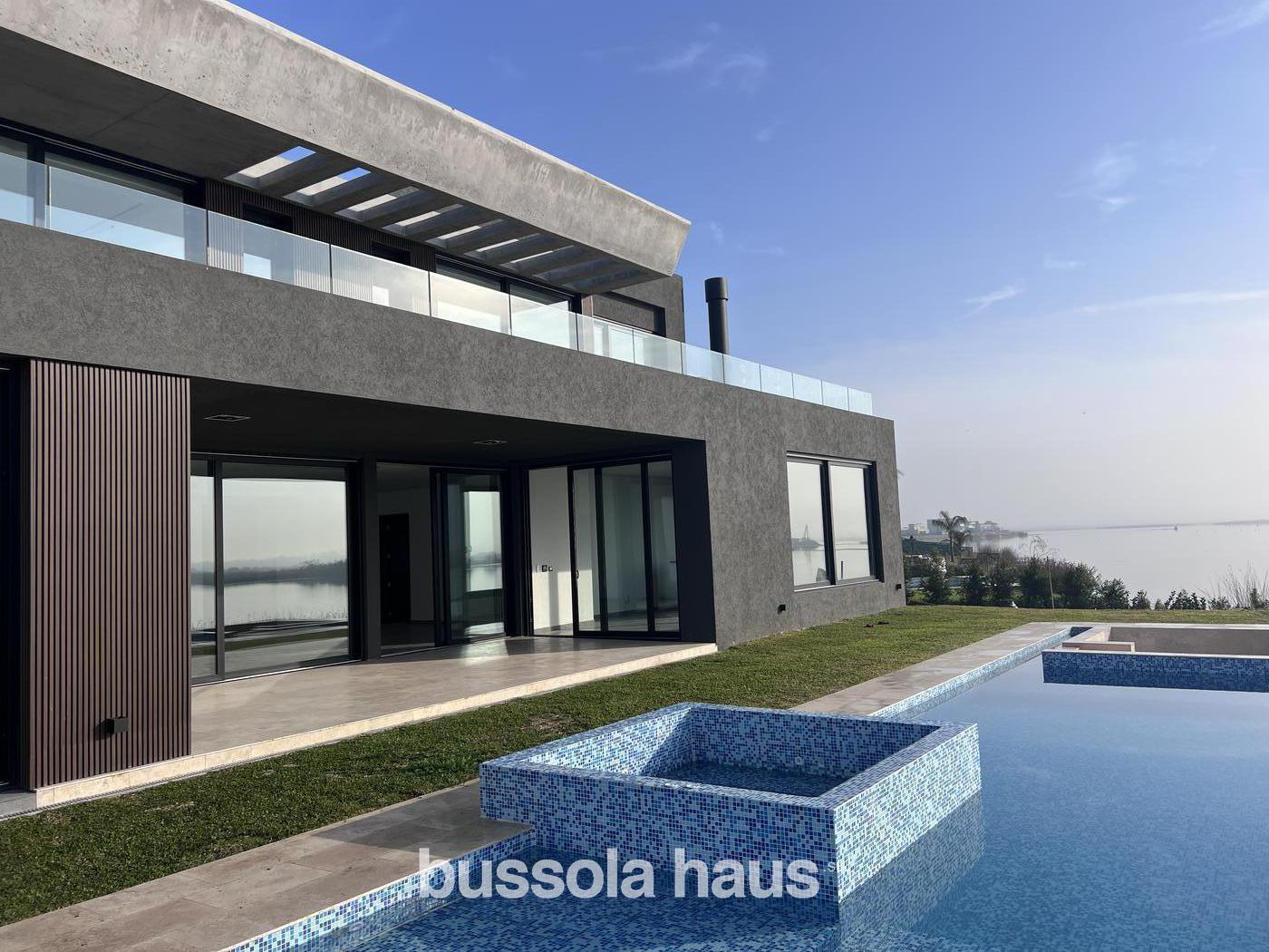 Foto de Casa en Venta con 5 dormitorios al lago en Puertos del Lago, imagen 2