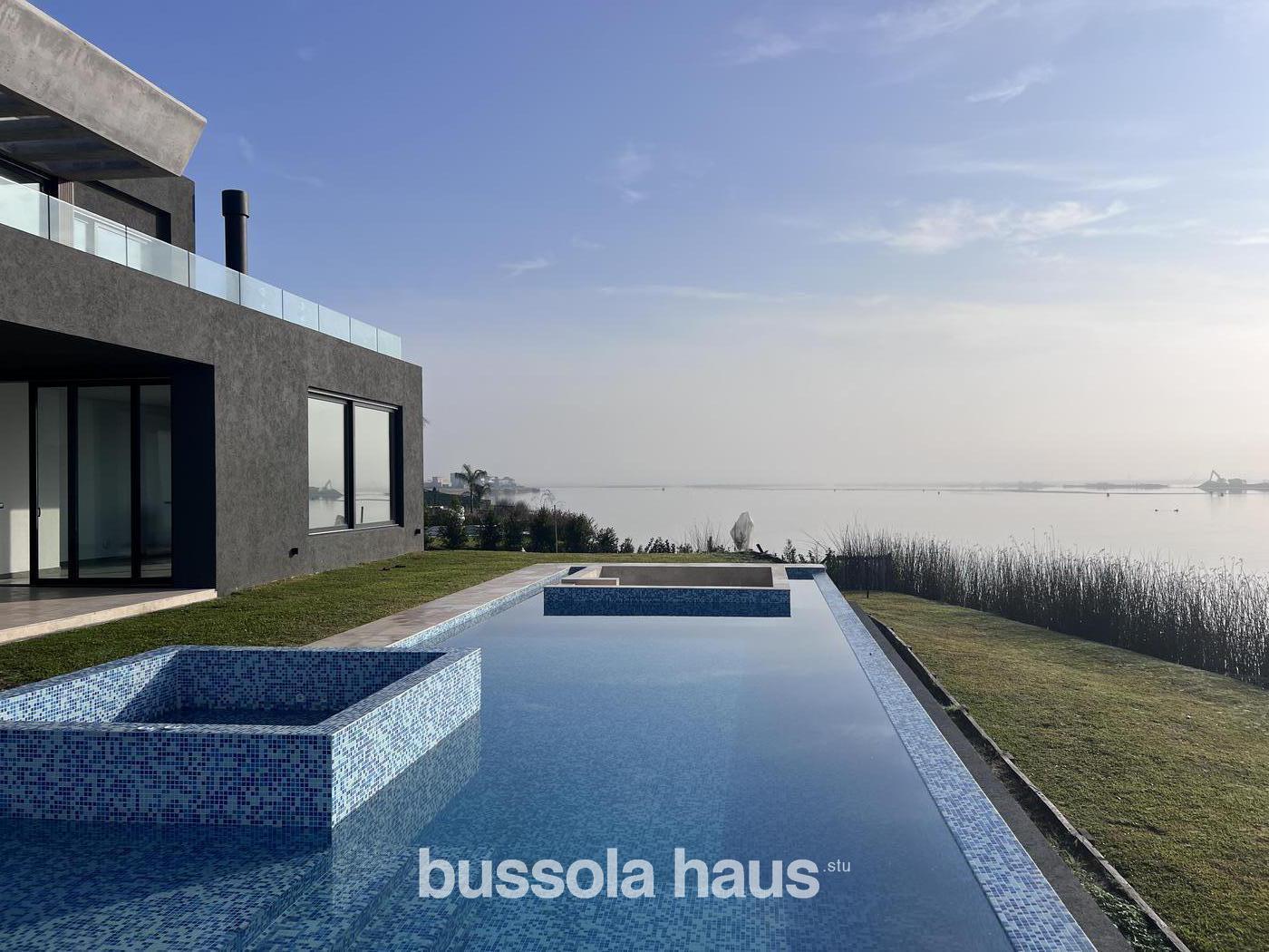 Foto de Casa en Venta con 5 dormitorios al lago en Puertos del Lago, imagen 1
