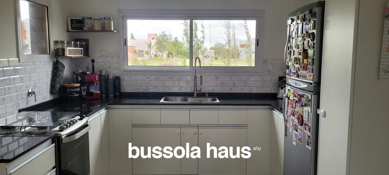 Foto de Casa en venta y alquiler al lago, en una planta San Sebastian Pilar, imagen 2