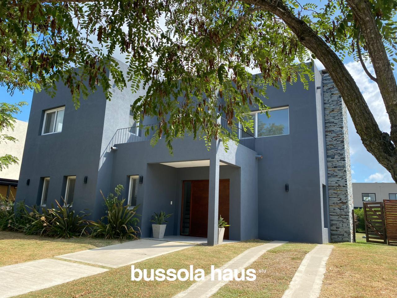Foto de Casa en venta con 3 dormitorios y pileta lote central, imagen 1