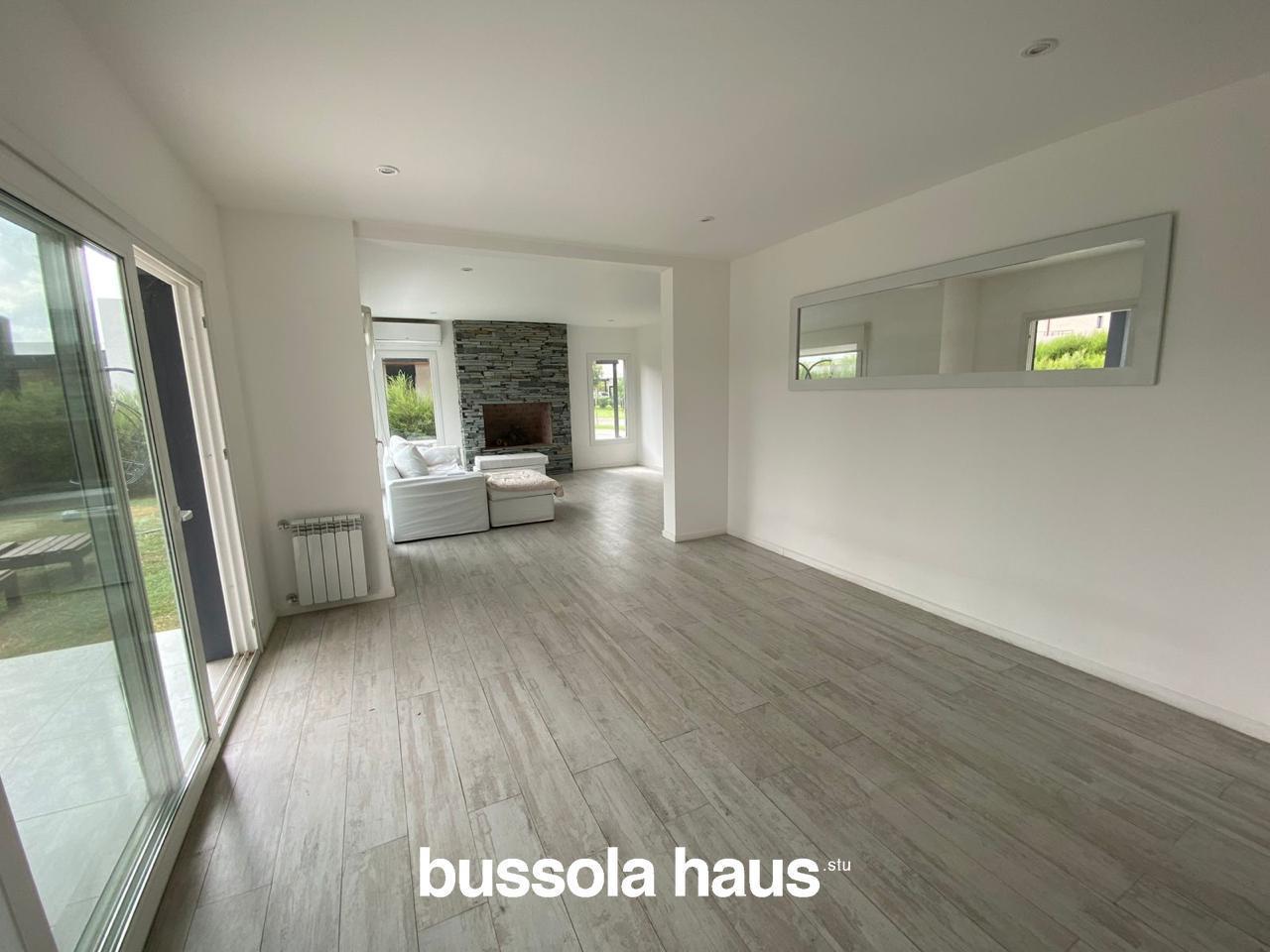 Foto de Casa en venta con 3 dormitorios y pileta lote central, imagen 5