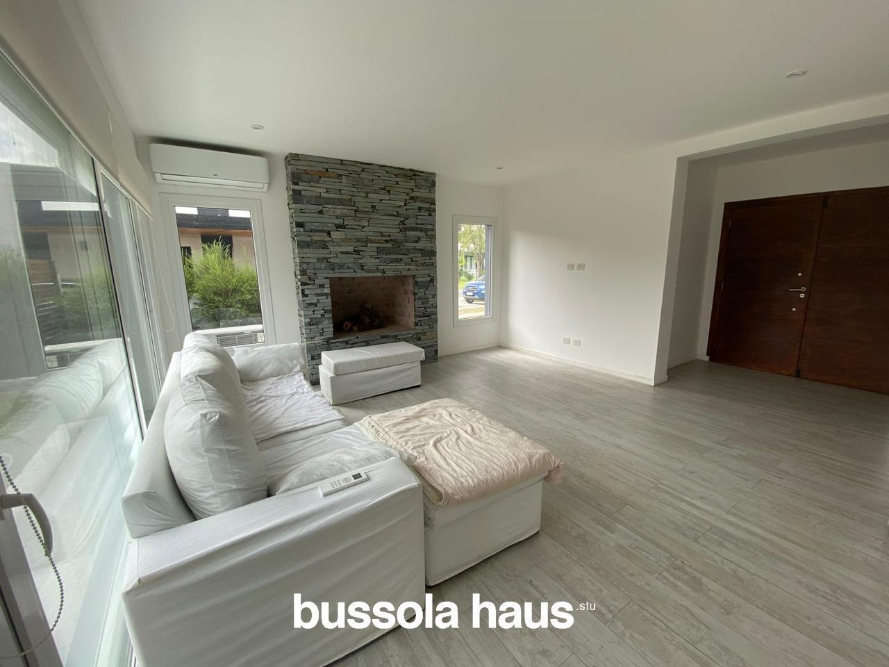 Foto de Casa en venta con 3 dormitorios y pileta lote central, imagen 2