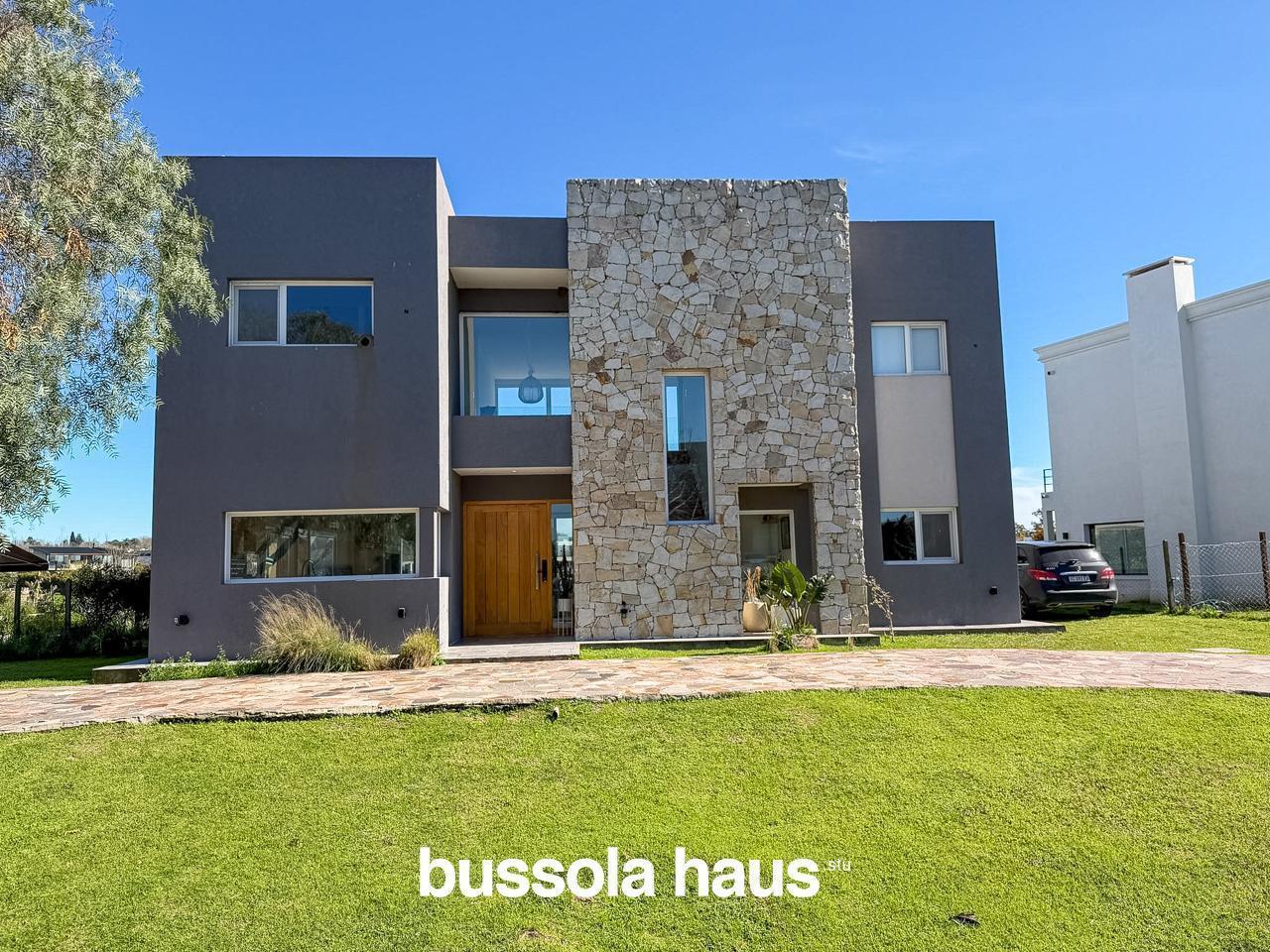 Foto de Casa en venta 4 dormitorios al lago en el Canton Norte Escobar, imagen 1