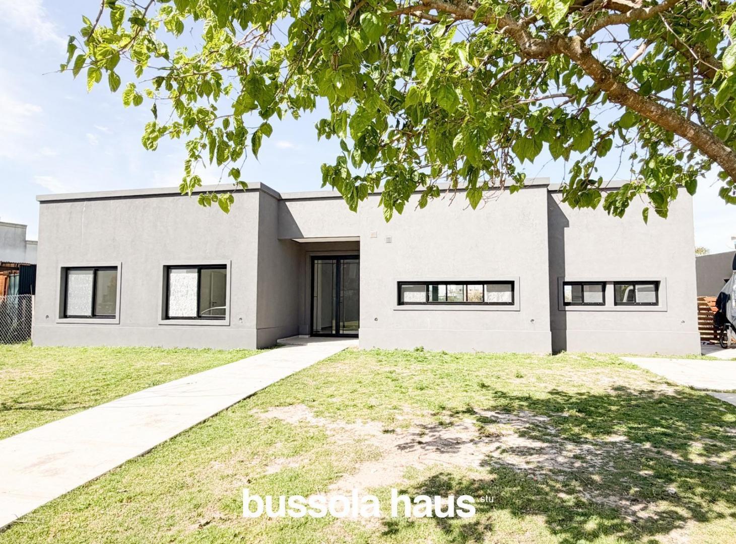Foto de Casa en venta 3 dormitorios al lago en El Canton Norte Escobar, imagen 1