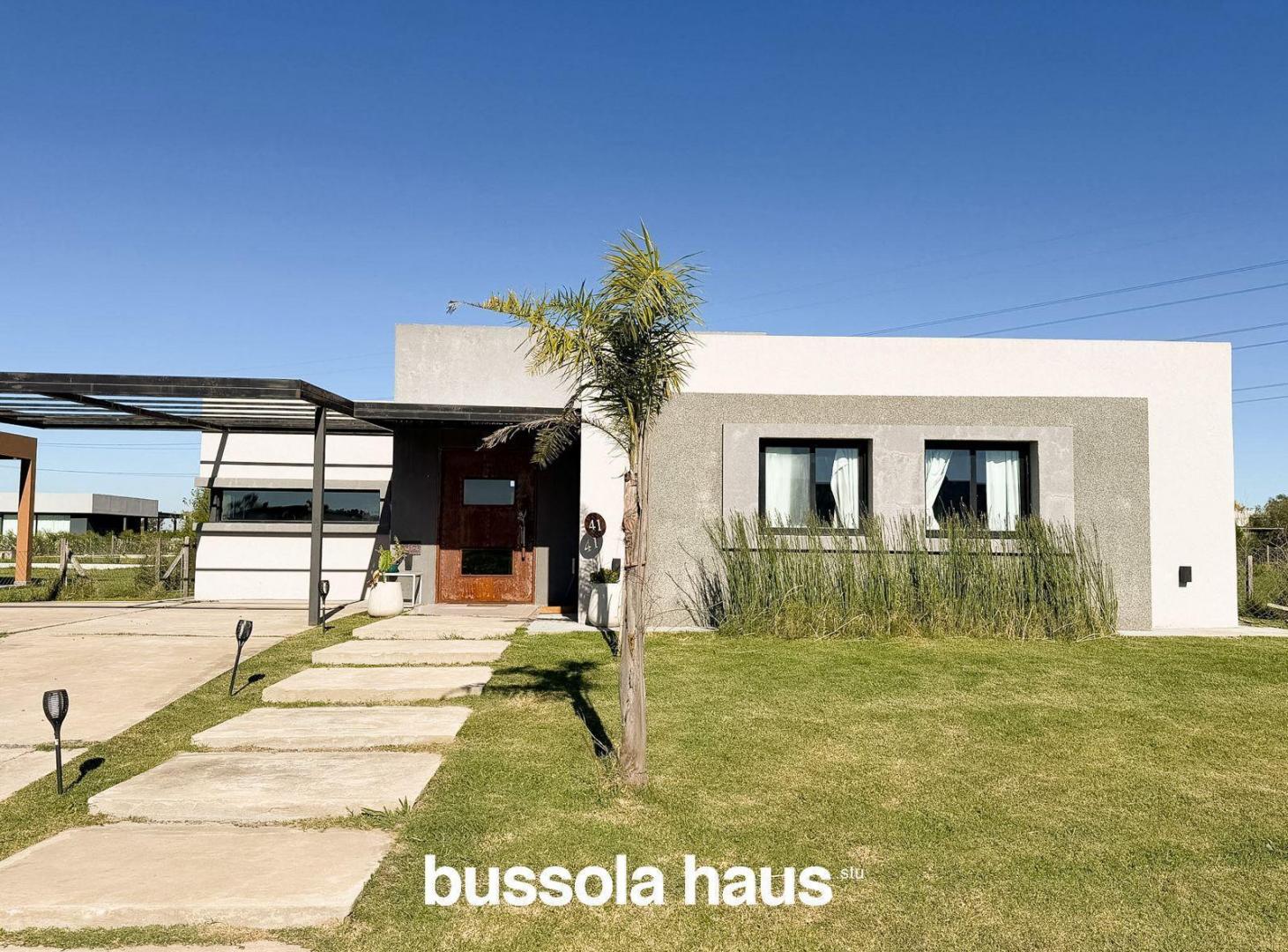 Foto de Casa en ventaen una planta 3 dormitorios y pileta en Barrio Manuel, imagen 2