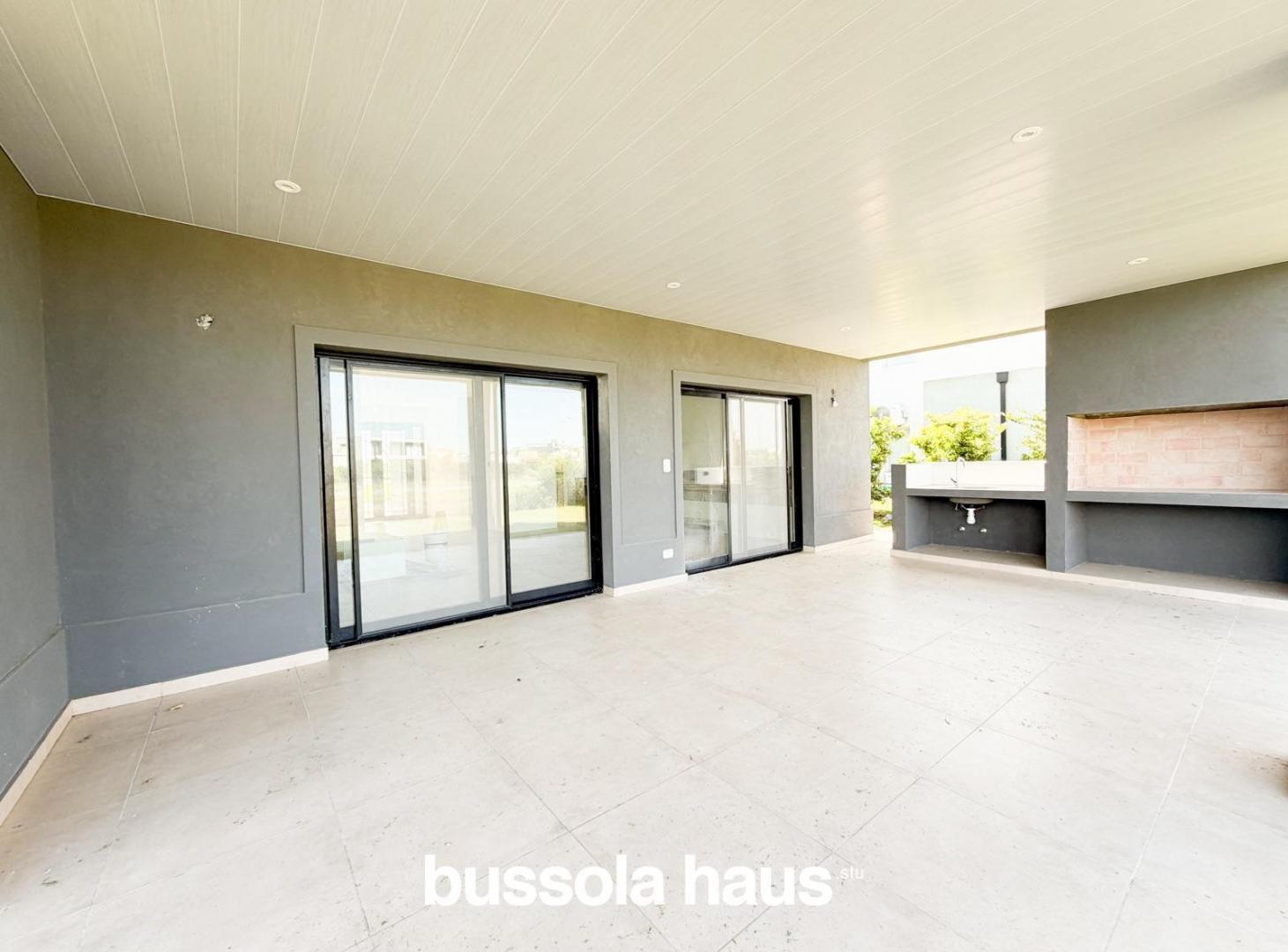 Foto de Casa en venta 3 dormitorios a la laguna en una planta en el Canton, imagen 2