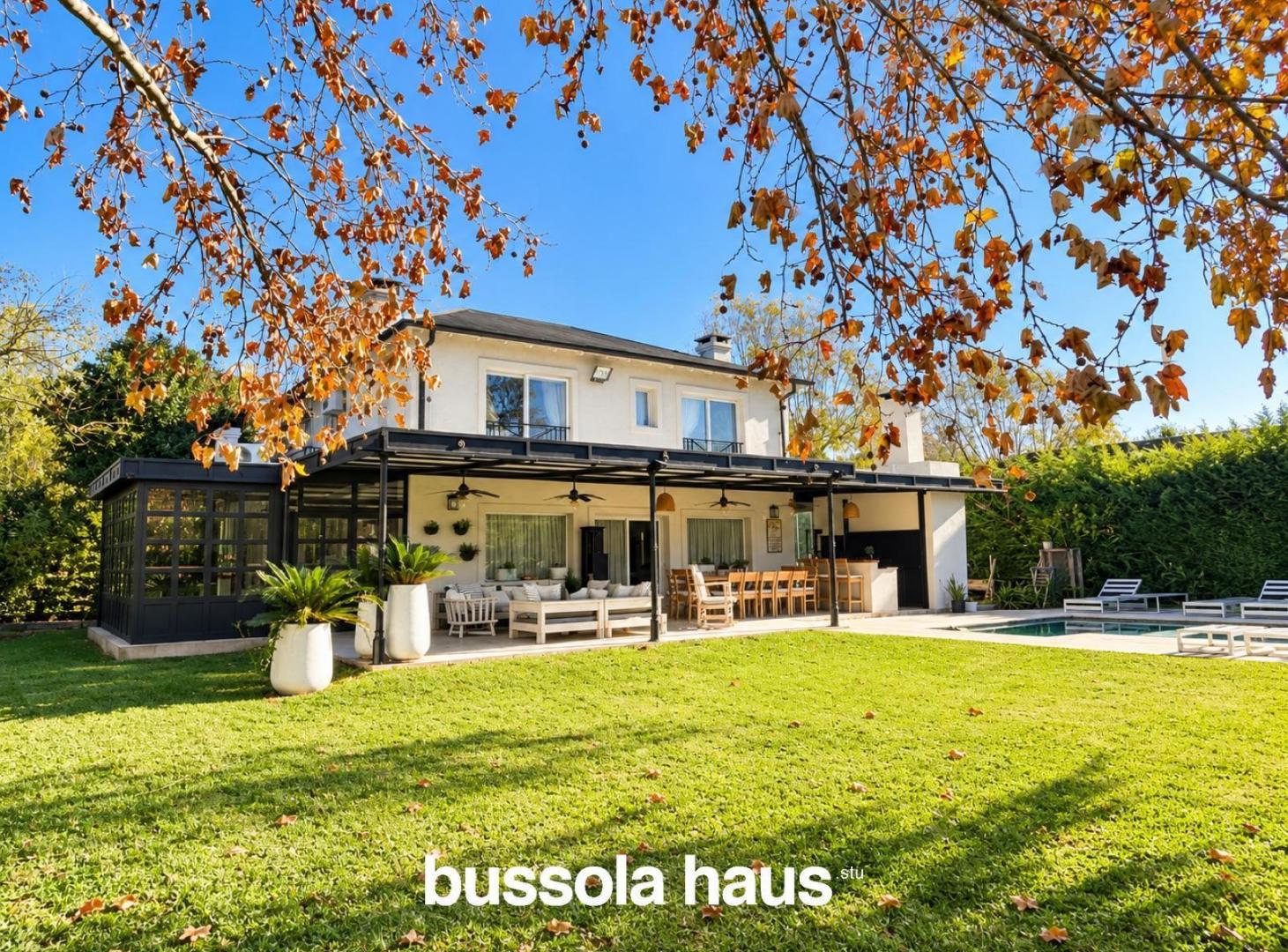 Foto de Casa en venta de 8 ambientes y pileta en Lomas de Fátima Pilar, imagen 1