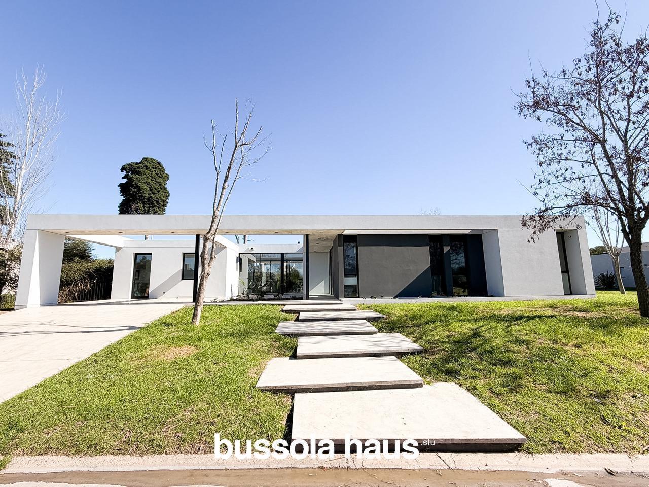 Foto de Casa en venta 3 dormitorios lote interno y pileta en San Matias Escobar, imagen 1
