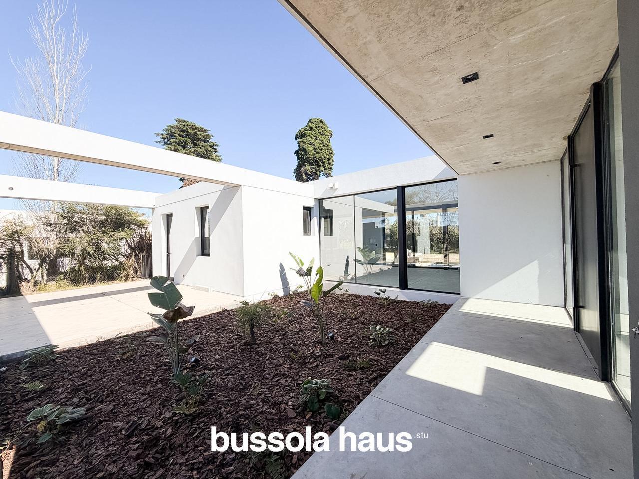 Foto de Casa en venta 3 dormitorios lote interno y pileta en San Matias Escobar, imagen 2