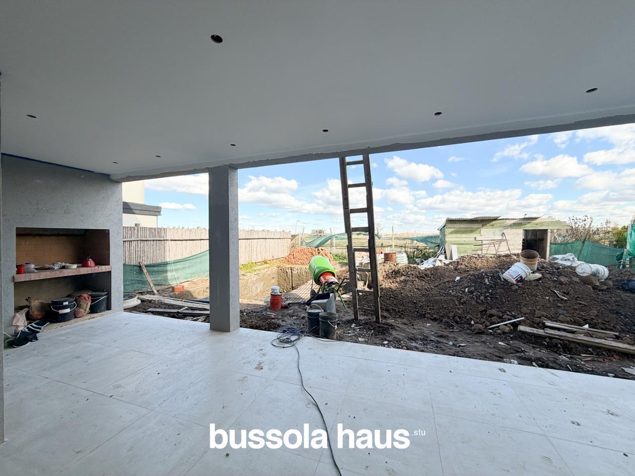 Foto de Casa en venta 3 dormitorios pileta y amarra lote interno en Vila Marina, imagen 2