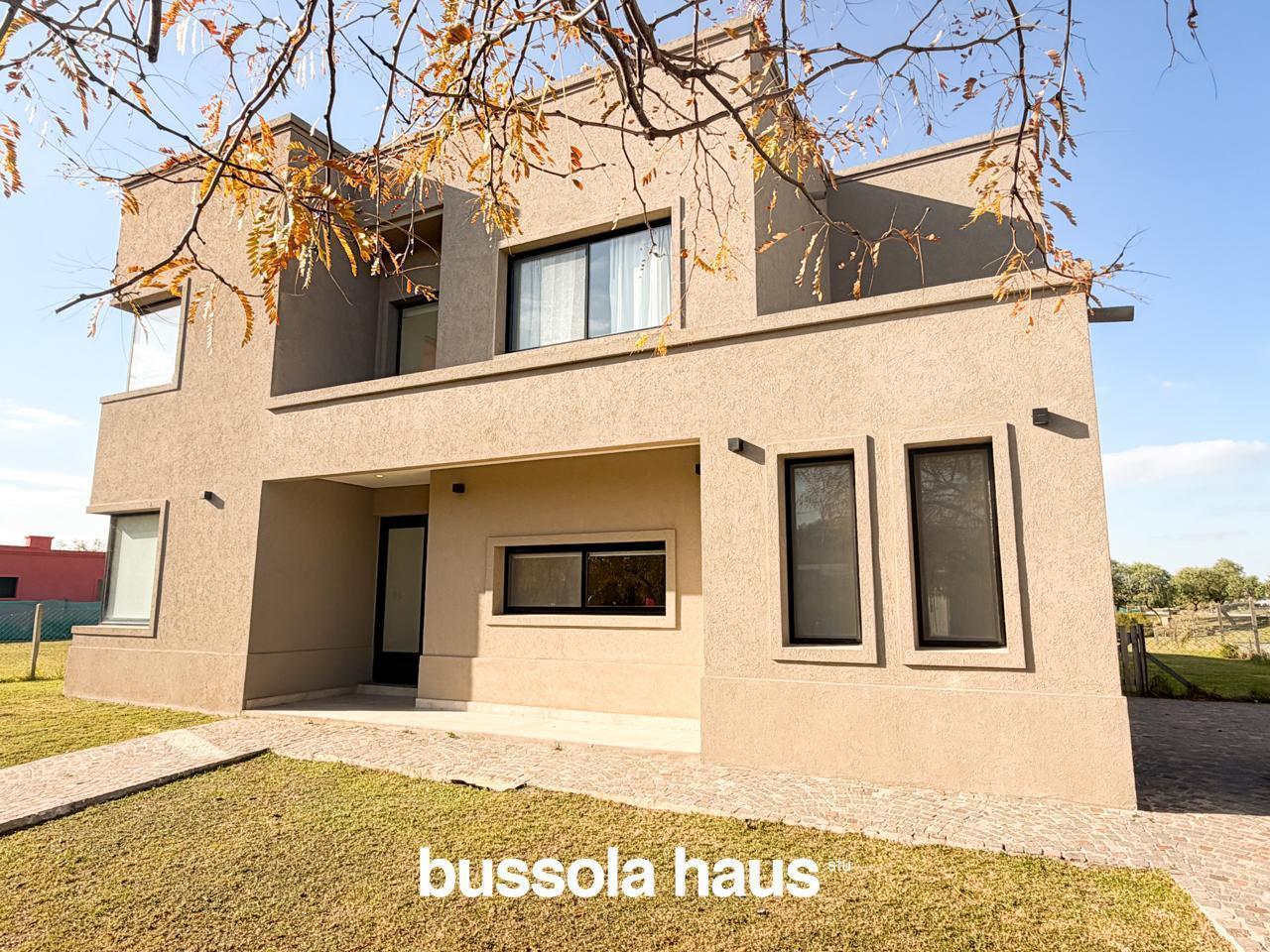 Foto de Casa en venta 4 dormitorios y family al lago en el Canton Norte Escobar, imagen 4