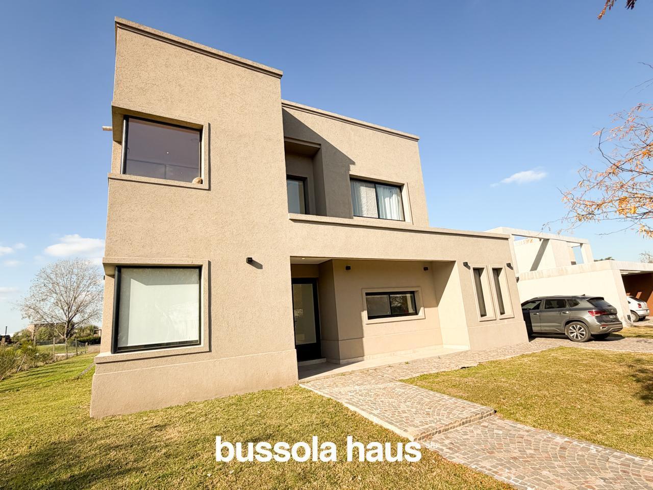 Foto de Casa en venta 4 dormitorios y family al lago en el Canton Norte Escobar, imagen 5