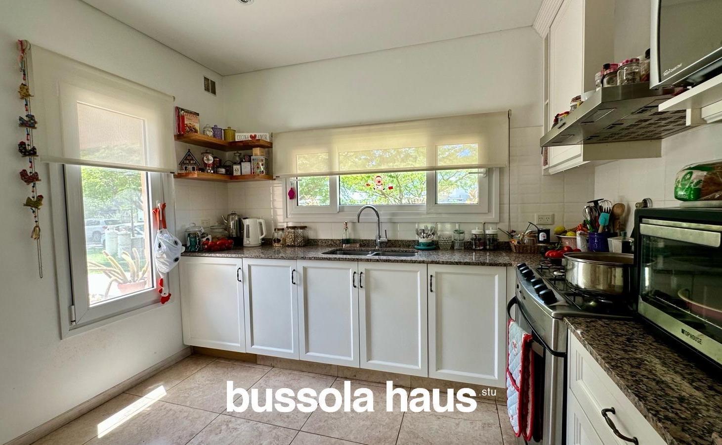 Foto de Casa en venta 4 dormitorios al lago en El Cantón Islas Escobar, imagen 2