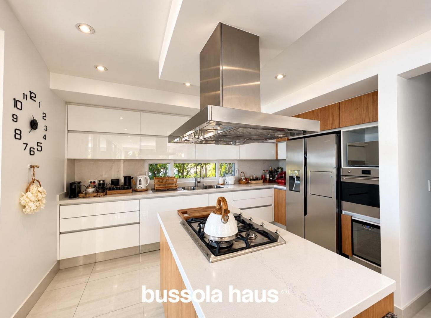 Foto de Casa en venta 4 dormitorios al lago con pileta en el Cantón Islas, imagen 4