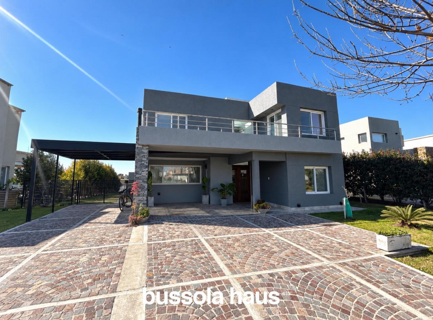 Foto de Casa en venta 4 dormitorios al lago con pileta en el Cantón Islas, imagen 2