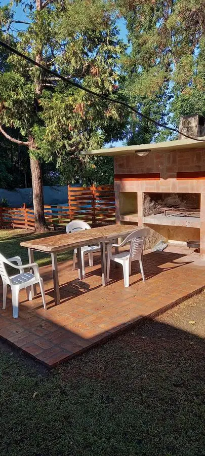 Complejo de 3 departamentos a mts del rio 4