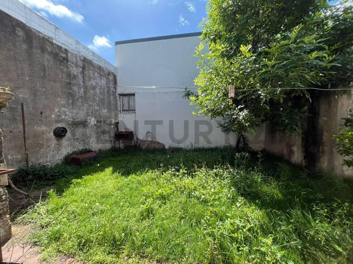 VENTA DE CASA A RECICLAR EN BANFIELD