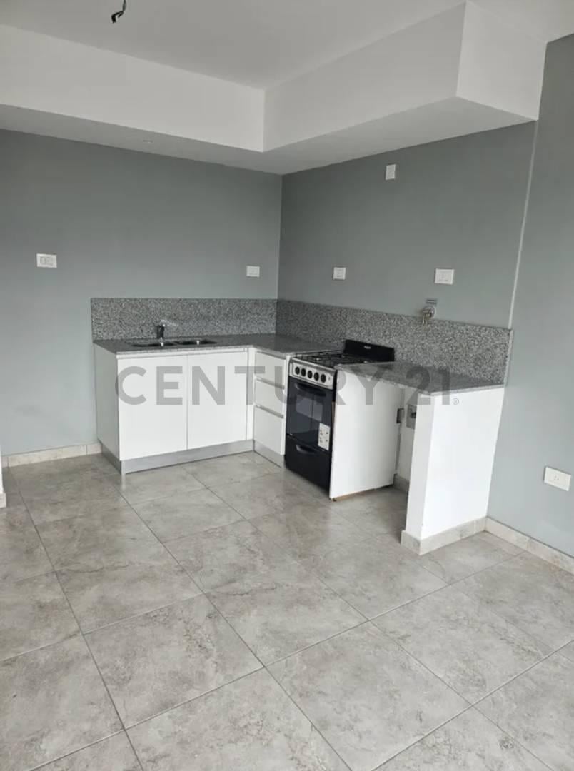 Monoambiente con balcón al frente en venta - Piñeyro , Avellaneda