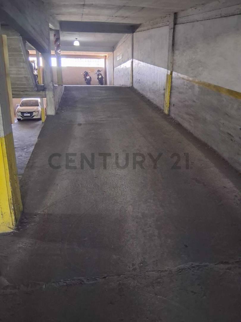Cochera en venta en Lanus