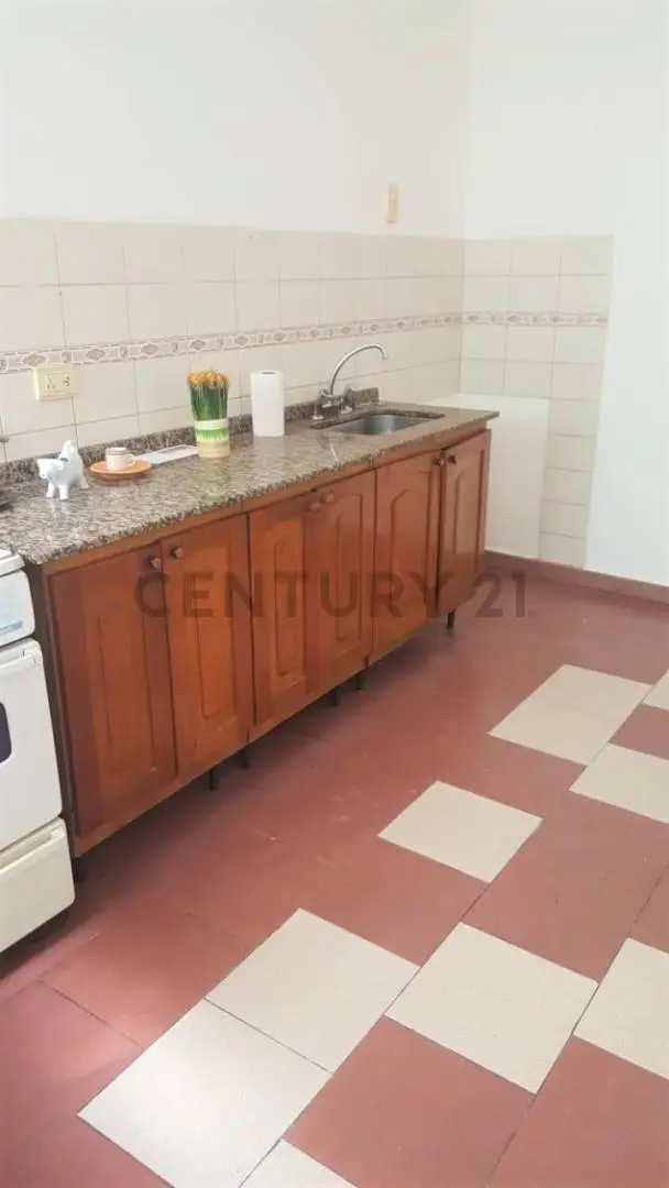 Impecable Casa en Bernal Oeste | 3 Ambientes con Terraza  y Cochera | Zona Residencial 4
